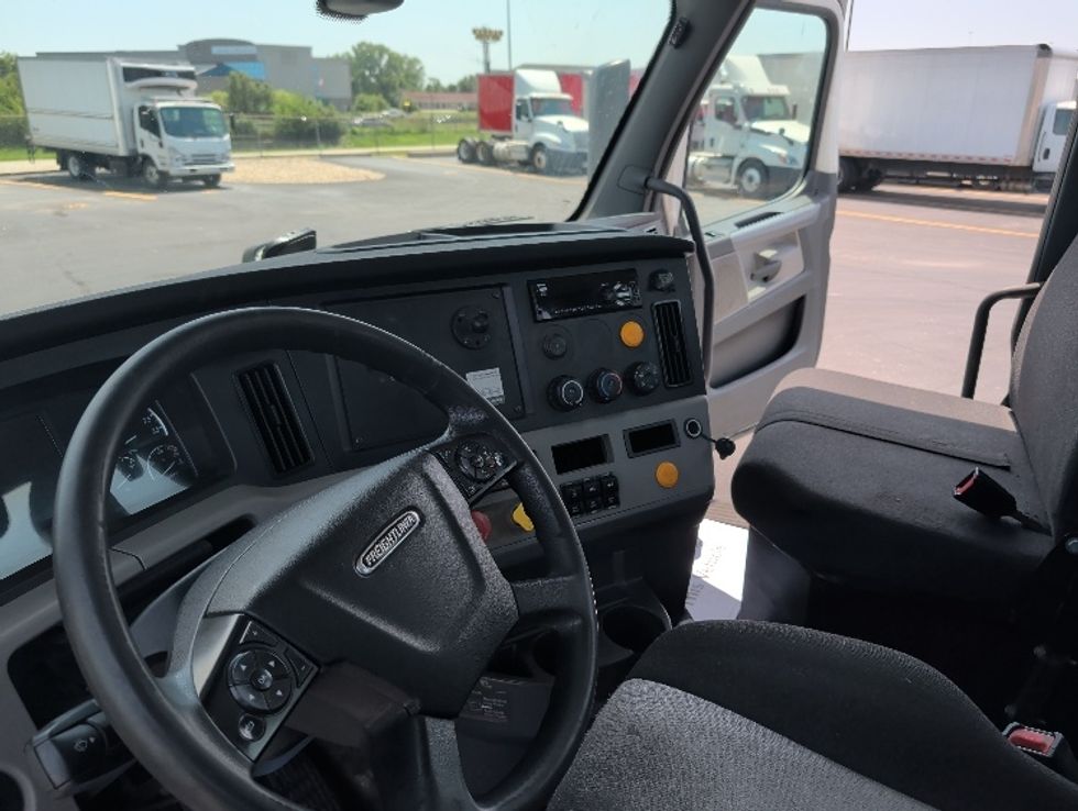 Day Cab Tractor-Heavy Duty Tractors-Freightliner-2020-T12664ST-Columbus-OH-346,717\n\t\tmiles-$ 51,750 - Image 10