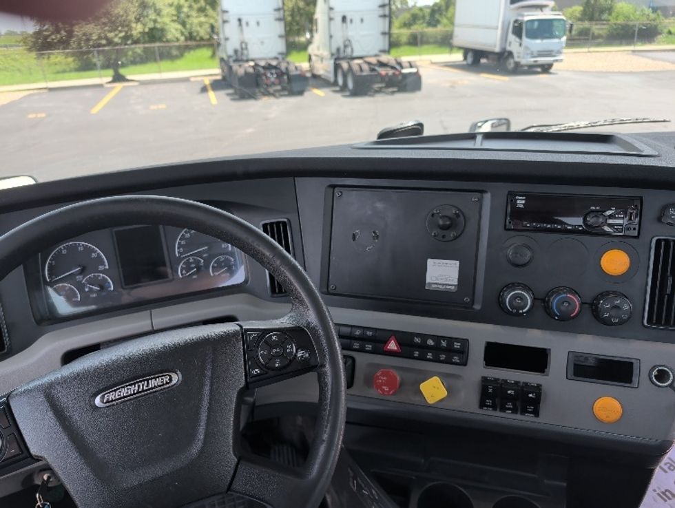 Day Cab Tractor-Heavy Duty Tractors-Freightliner-2020-T12664ST-Columbus-OH-346,717\n\t\tmiles-$ 51,750 - Image 11