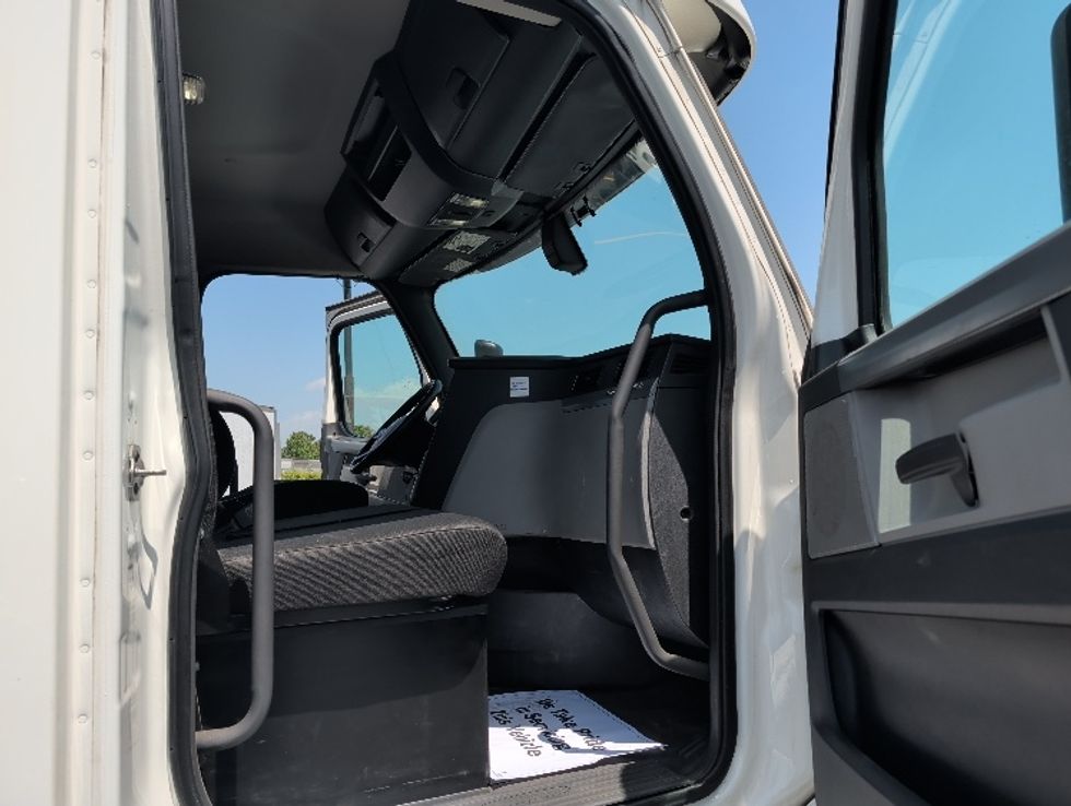 Day Cab Tractor-Heavy Duty Tractors-Freightliner-2020-T12664ST-Columbus-OH-346,717\n\t\tmiles-$ 51,750 - Image 12