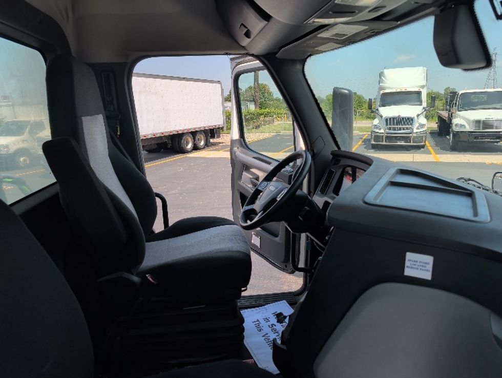 Day Cab Tractor-Heavy Duty Tractors-Freightliner-2020-T12664ST-Columbus-OH-346,717\n\t\tmiles-$ 51,750 - Image 14