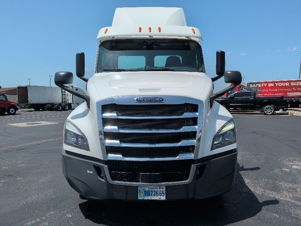 Day Cab Tractor-Heavy Duty Tractors-Freightliner-2020-T12664ST-Columbus-OH-346,717\n\t\tmiles-$ 51,750 - Image 2