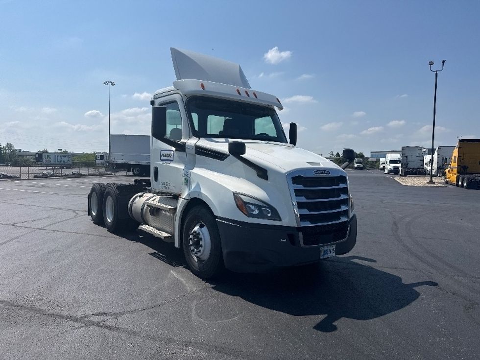 Day Cab Tractor-Heavy Duty Tractors-Freightliner-2020-T12664ST-Columbus-OH-346,717\n\t\tmiles-$ 51,750 - Image 3