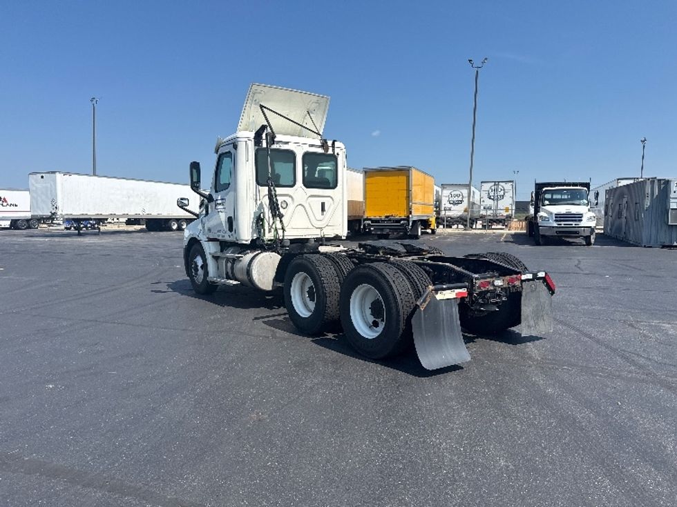 Day Cab Tractor-Heavy Duty Tractors-Freightliner-2020-T12664ST-Columbus-OH-346,717\n\t\tmiles-$ 51,750 - Image 5
