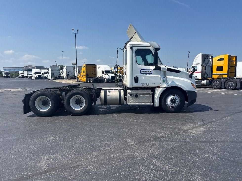 Day Cab Tractor-Heavy Duty Tractors-Freightliner-2020-T12664ST-Columbus-OH-346,717\n\t\tmiles-$ 51,750 - Image 8