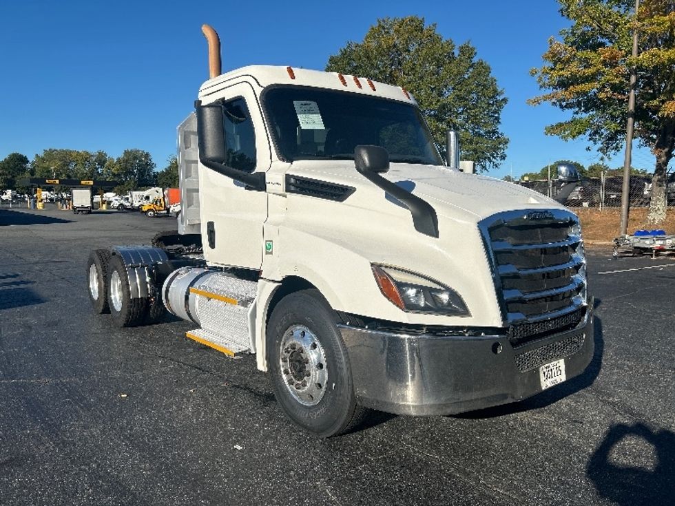 Day Cab Tractor-Heavy Duty Tractors-Freightliner-2020-T12664ST-Concord-NC-263,603\n\t\tmiles-$ 68,250 - Image 1