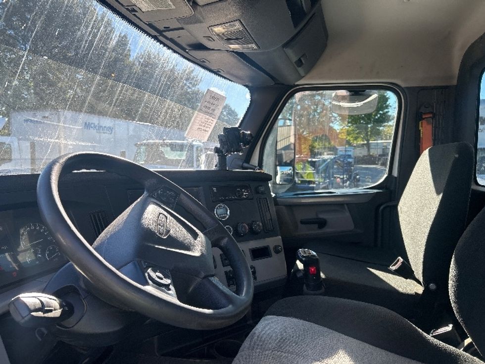 Day Cab Tractor-Heavy Duty Tractors-Freightliner-2020-T12664ST-Concord-NC-263,603\n\t\tmiles-$ 68,250 - Image 10
