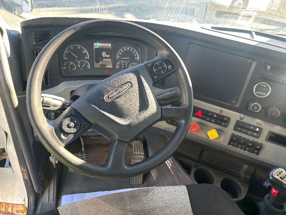 Day Cab Tractor-Heavy Duty Tractors-Freightliner-2020-T12664ST-Concord-NC-263,603\n\t\tmiles-$ 68,250 - Image 11