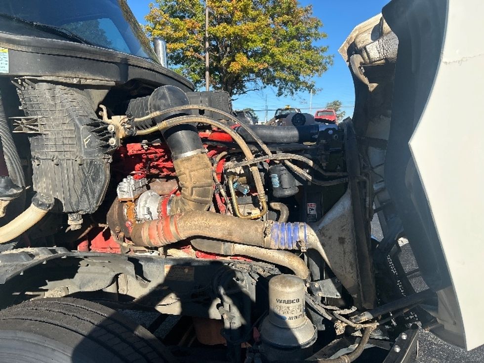 Day Cab Tractor-Heavy Duty Tractors-Freightliner-2020-T12664ST-Concord-NC-263,603\n\t\tmiles-$ 68,250 - Image 15