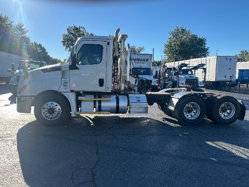 Day Cab Tractor-Heavy Duty Tractors-Freightliner-2020-T12664ST-Concord-NC-263,603\n\t\tmiles-$ 68,250 - Image 4