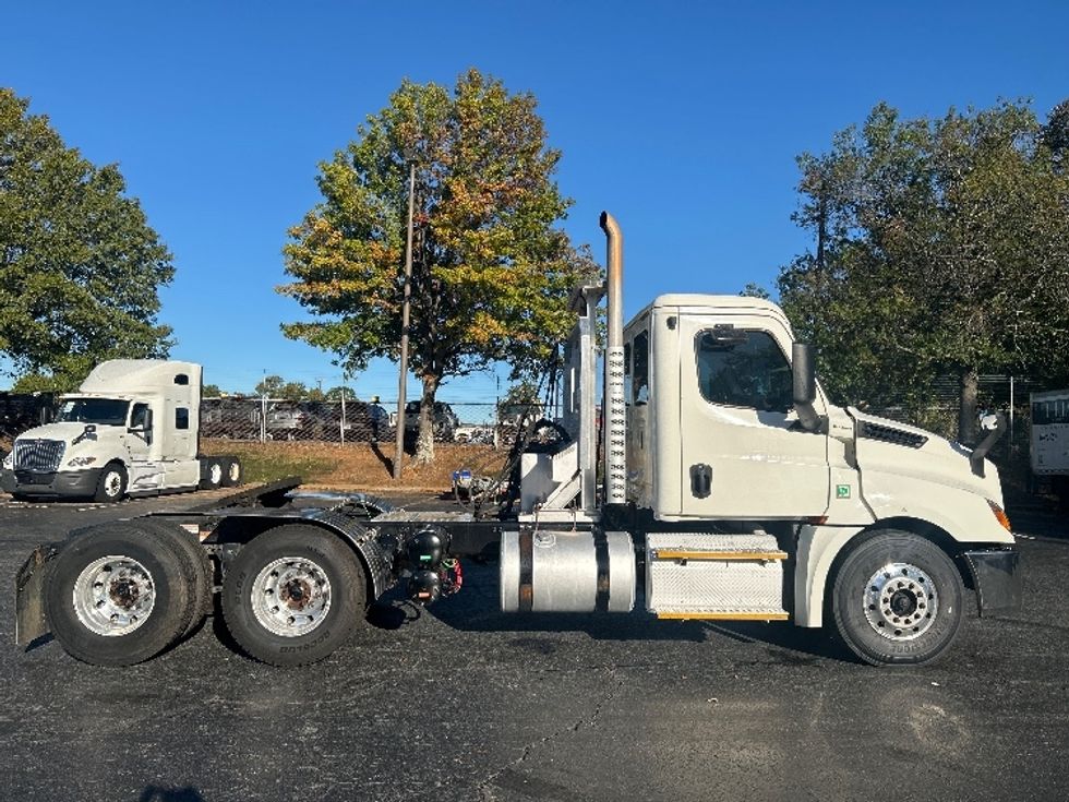 Day Cab Tractor-Heavy Duty Tractors-Freightliner-2020-T12664ST-Concord-NC-263,603\n\t\tmiles-$ 68,250 - Image 8