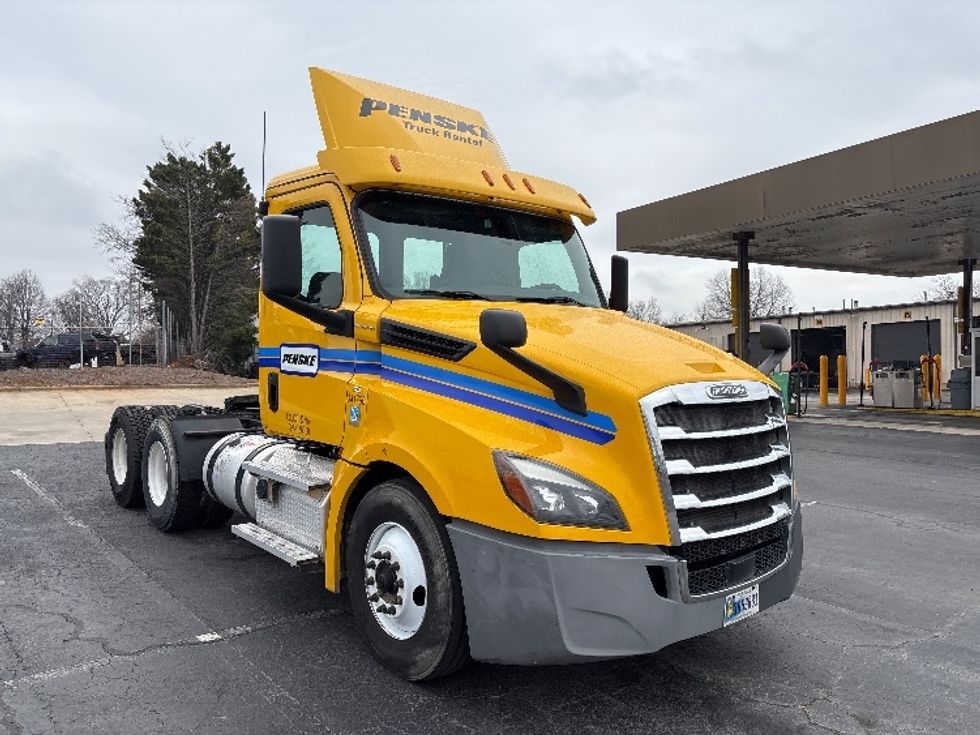 Day Cab Tractor-Heavy Duty Tractors-Freightliner-2020-T12664ST-Concord-NC-481,906\n\t\tmiles-$ 42,750 - Image 1