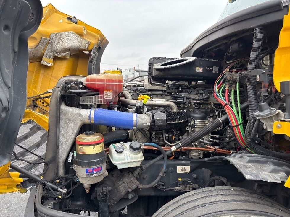 Day Cab Tractor-Heavy Duty Tractors-Freightliner-2020-T12664ST-Concord-NC-481,906\n\t\tmiles-$ 42,750 - Image 16