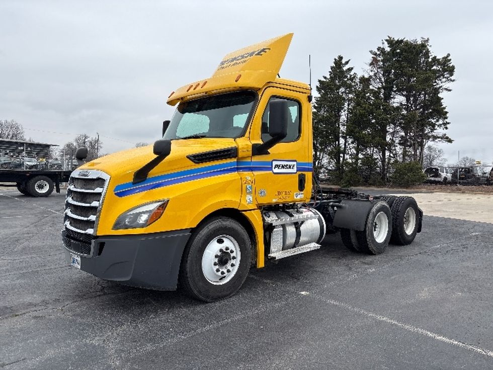 Day Cab Tractor-Heavy Duty Tractors-Freightliner-2020-T12664ST-Concord-NC-481,906\n\t\tmiles-$ 42,750 - Image 3