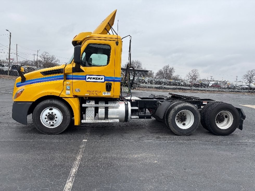 Day Cab Tractor-Heavy Duty Tractors-Freightliner-2020-T12664ST-Concord-NC-481,906\n\t\tmiles-$ 42,750 - Image 4