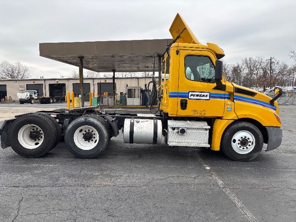 Day Cab Tractor-Heavy Duty Tractors-Freightliner-2020-T12664ST-Concord-NC-481,906\n\t\tmiles-$ 42,750 - Image 8