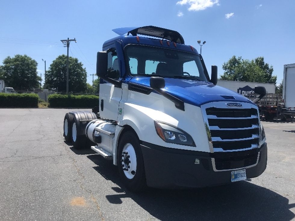 Day Cab Tractor-Heavy Duty Tractors-Freightliner-2020-T12664ST-Concord-NC-486,123\n\t\tmiles-$ 46,500 - Image 1