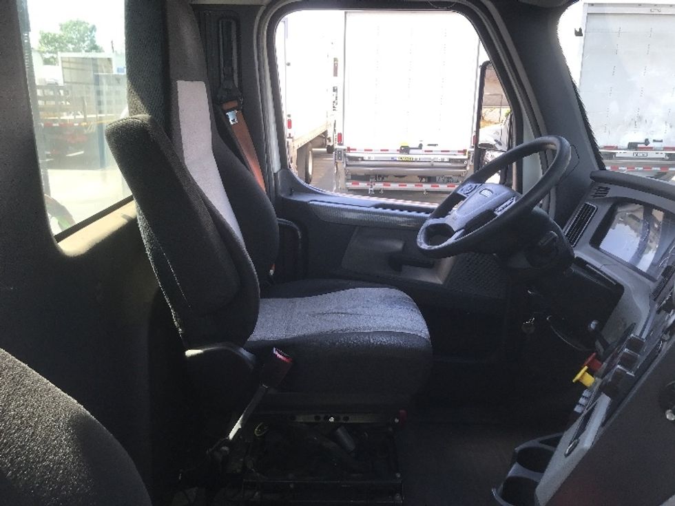 Day Cab Tractor-Heavy Duty Tractors-Freightliner-2020-T12664ST-Concord-NC-486,123\n\t\tmiles-$ 46,500 - Image 18