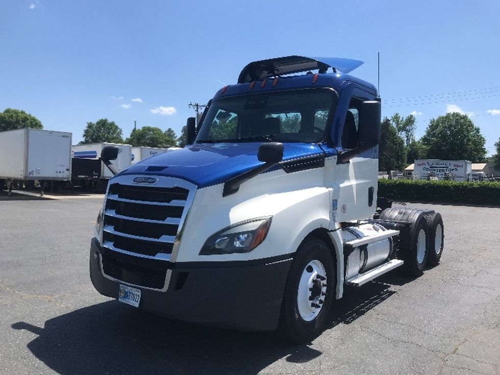 Day Cab Tractor-Heavy Duty Tractors-Freightliner-2020-T12664ST-Concord-NC-486,123\n\t\tmiles-$ 46,500 - Image 3