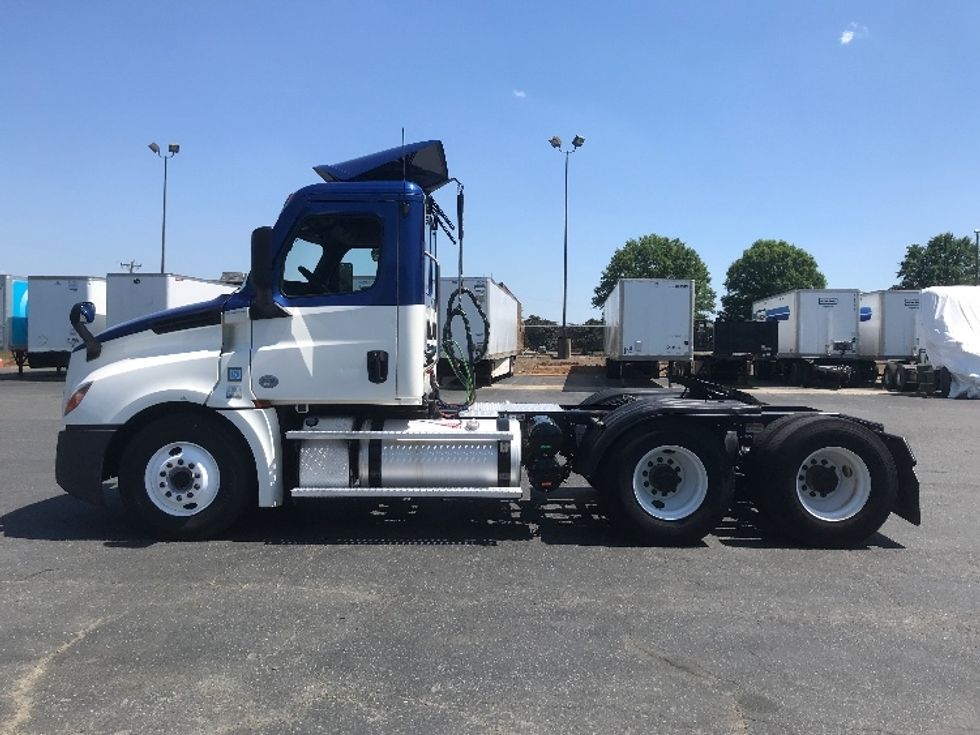 Day Cab Tractor-Heavy Duty Tractors-Freightliner-2020-T12664ST-Concord-NC-486,123\n\t\tmiles-$ 46,500 - Image 4