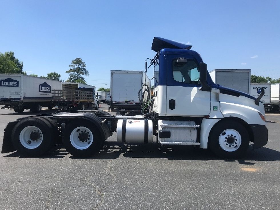 Day Cab Tractor-Heavy Duty Tractors-Freightliner-2020-T12664ST-Concord-NC-486,123\n\t\tmiles-$ 46,500 - Image 8