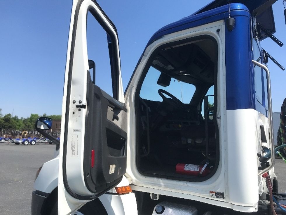Day Cab Tractor-Heavy Duty Tractors-Freightliner-2020-T12664ST-Concord-NC-486,123\n\t\tmiles-$ 46,500 - Image 9
