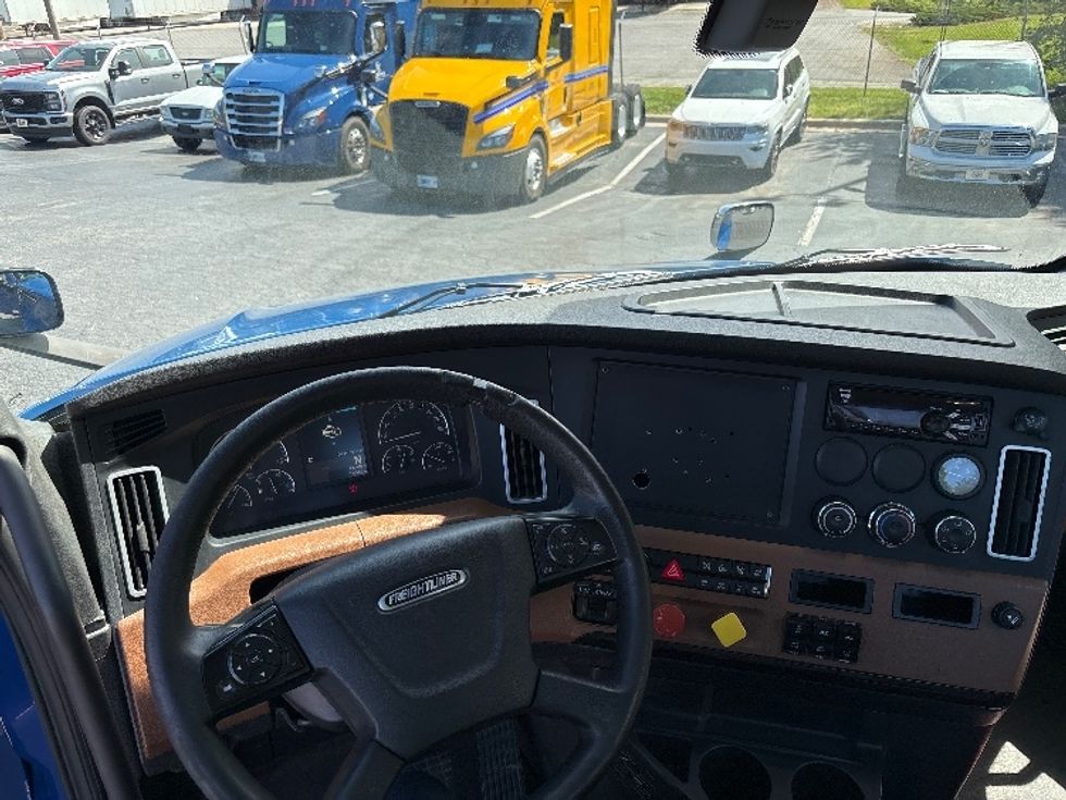 Day Cab Tractor-Heavy Duty Tractors-Freightliner-2020-T12664ST-Concord-NC-524,240\n\t\tmiles-$ 39,000 - Image 11