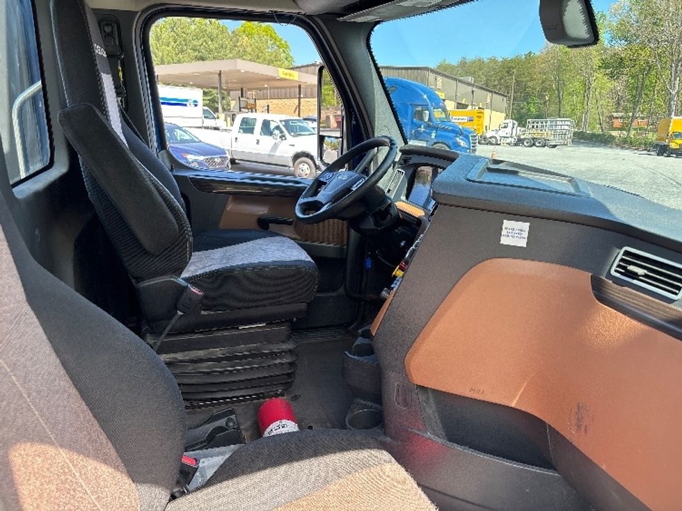 Day Cab Tractor-Heavy Duty Tractors-Freightliner-2020-T12664ST-Concord-NC-524,240\n\t\tmiles-$ 39,000 - Image 14