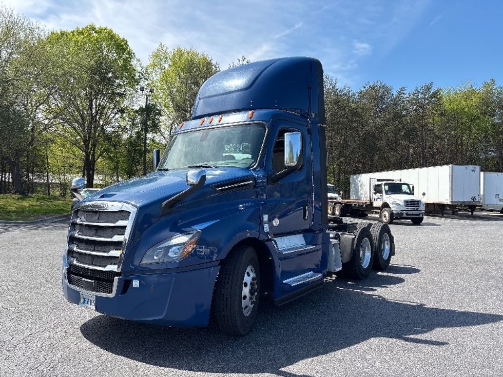 Day Cab Tractor-Heavy Duty Tractors-Freightliner-2020-T12664ST-Concord-NC-524,240\n\t\tmiles-$ 39,000 - Image 3