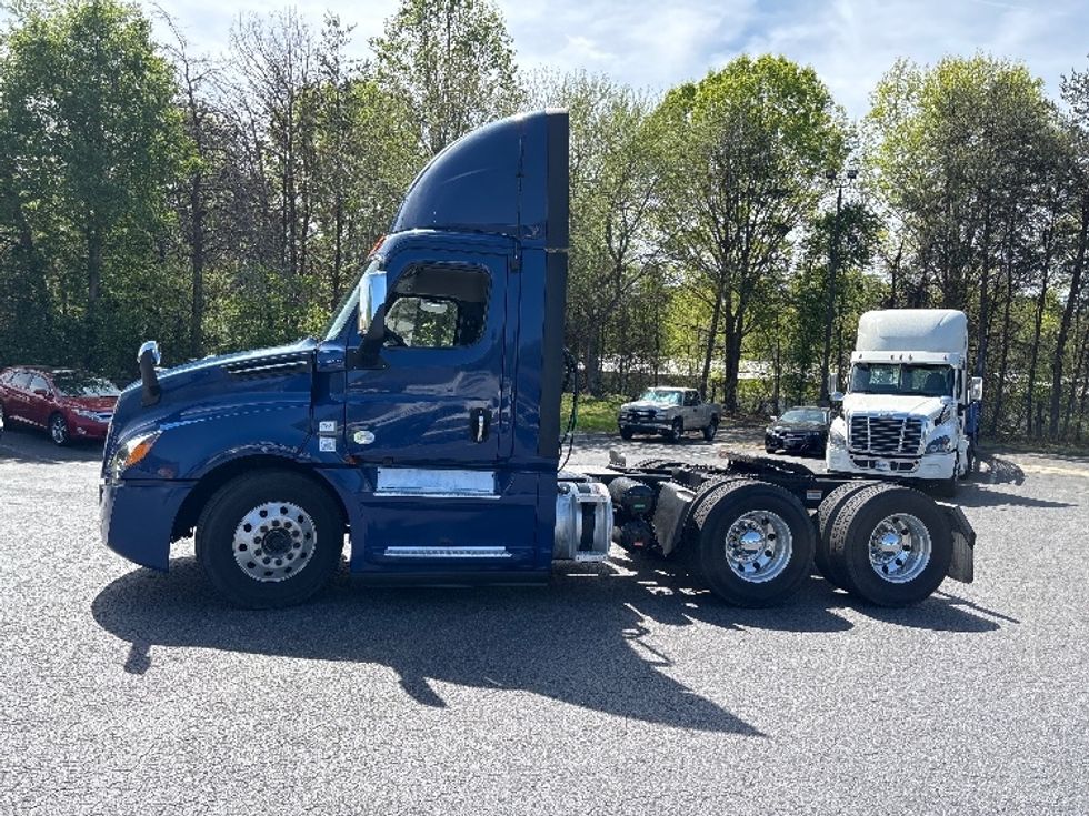 Day Cab Tractor-Heavy Duty Tractors-Freightliner-2020-T12664ST-Concord-NC-524,240\n\t\tmiles-$ 39,000 - Image 4