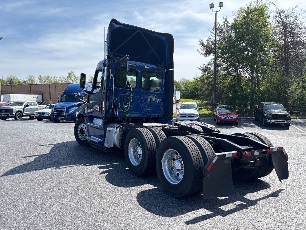 Day Cab Tractor-Heavy Duty Tractors-Freightliner-2020-T12664ST-Concord-NC-524,240\n\t\tmiles-$ 39,000 - Image 5