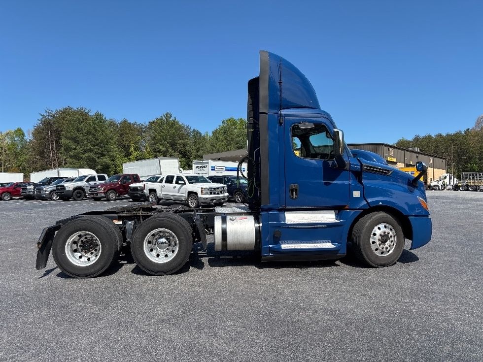 Day Cab Tractor-Heavy Duty Tractors-Freightliner-2020-T12664ST-Concord-NC-524,240\n\t\tmiles-$ 39,000 - Image 8