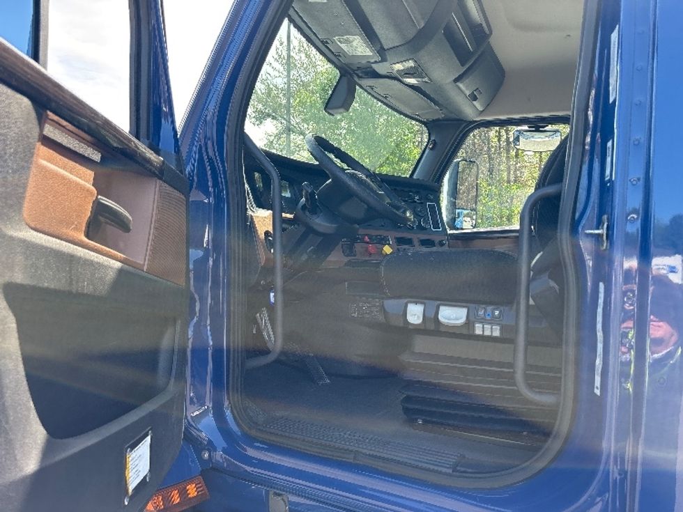 Day Cab Tractor-Heavy Duty Tractors-Freightliner-2020-T12664ST-Concord-NC-524,240\n\t\tmiles-$ 39,000 - Image 9