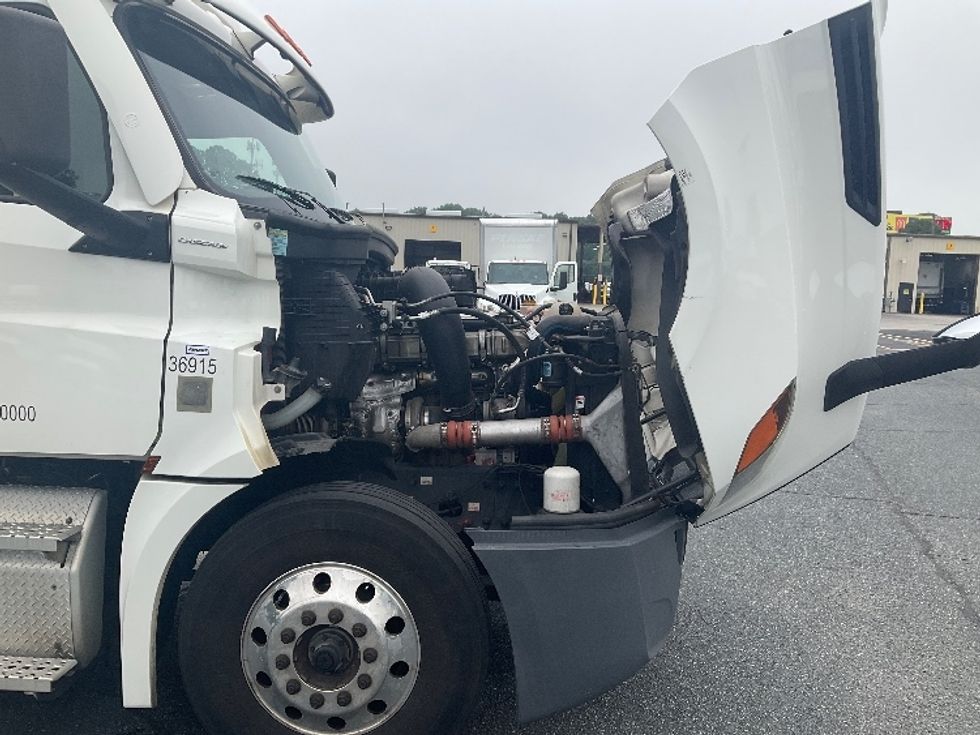 Day Cab Tractor-Heavy Duty Tractors-Freightliner-2020-T12664ST-Concord-NC-597,947\n\t\tmiles-$ 33,500 - Image 15