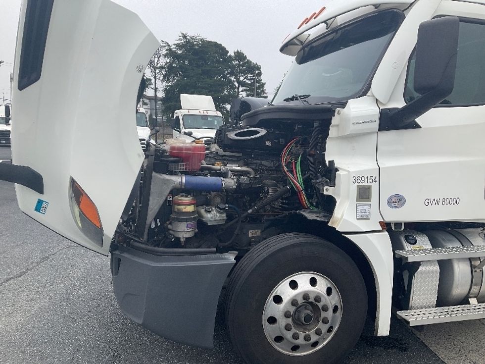 Day Cab Tractor-Heavy Duty Tractors-Freightliner-2020-T12664ST-Concord-NC-597,947\n\t\tmiles-$ 33,500 - Image 16