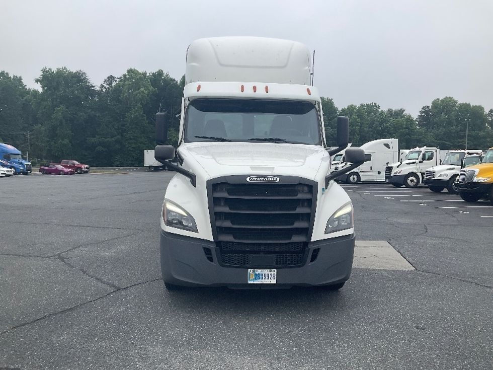 Day Cab Tractor-Heavy Duty Tractors-Freightliner-2020-T12664ST-Concord-NC-597,947\n\t\tmiles-$ 33,500 - Image 2
