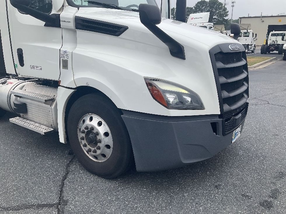 Day Cab Tractor-Heavy Duty Tractors-Freightliner-2020-T12664ST-Concord-NC-597,947\n\t\tmiles-$ 33,500 - Image 21