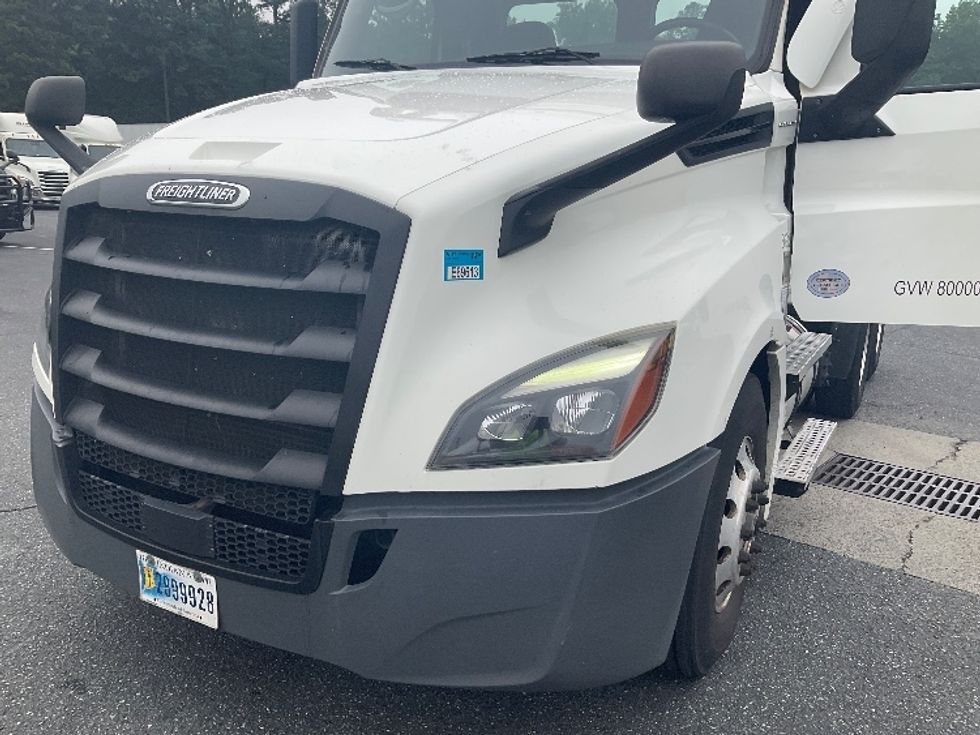 Day Cab Tractor-Heavy Duty Tractors-Freightliner-2020-T12664ST-Concord-NC-597,947\n\t\tmiles-$ 33,500 - Image 22