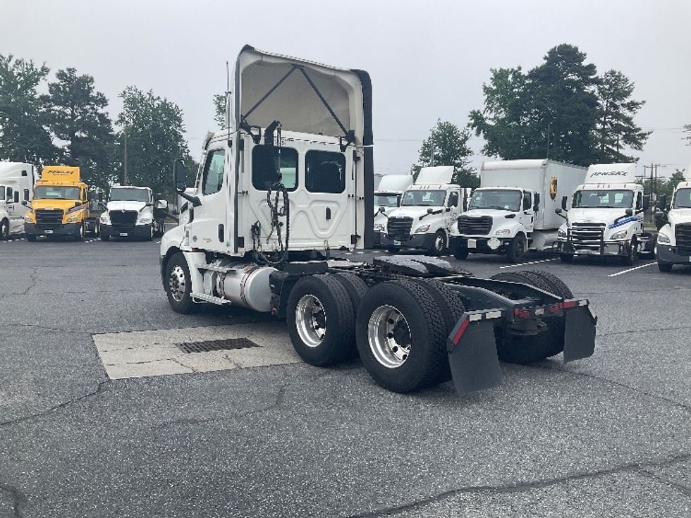Day Cab Tractor-Heavy Duty Tractors-Freightliner-2020-T12664ST-Concord-NC-597,947\n\t\tmiles-$ 33,500 - Image 5