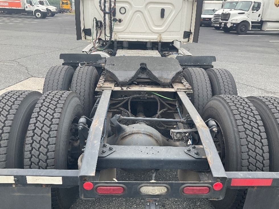 Day Cab Tractor-Heavy Duty Tractors-Freightliner-2020-T12664ST-Concord-NC-597,947\n\t\tmiles-$ 33,500 - Image 6