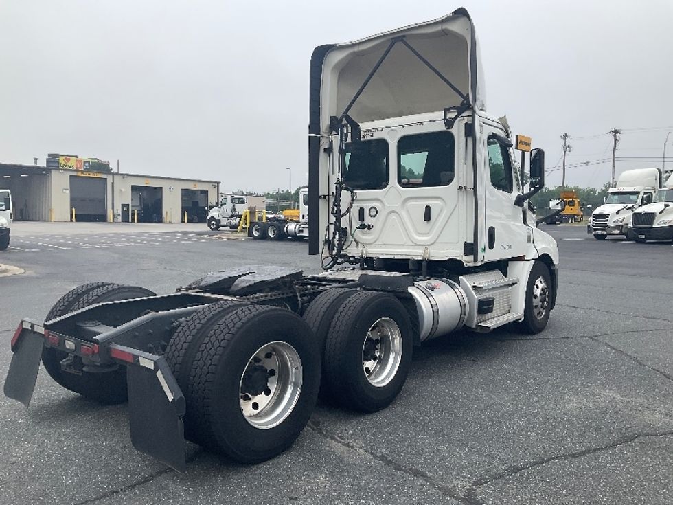 Day Cab Tractor-Heavy Duty Tractors-Freightliner-2020-T12664ST-Concord-NC-597,947\n\t\tmiles-$ 33,500 - Image 7