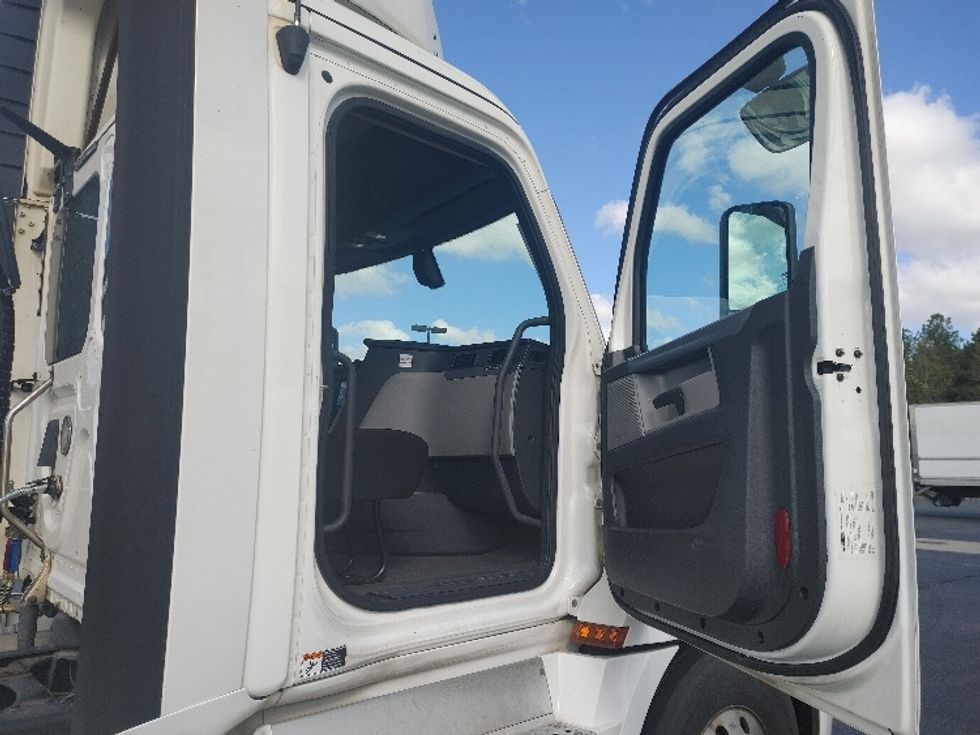 Day Cab Tractor-Heavy Duty Tractors-Freightliner-2020-T12664ST-Concord-NC-708,971\n\t\tmiles-$ 30,750 - Image 12