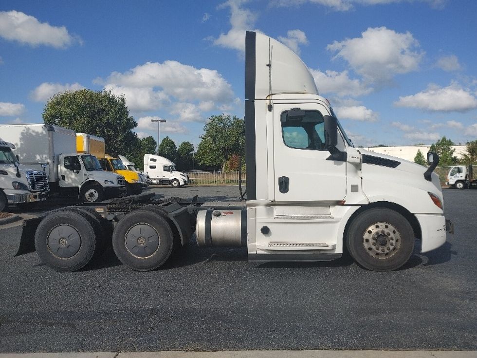 Day Cab Tractor-Heavy Duty Tractors-Freightliner-2020-T12664ST-Concord-NC-708,971\n\t\tmiles-$ 30,750 - Image 8