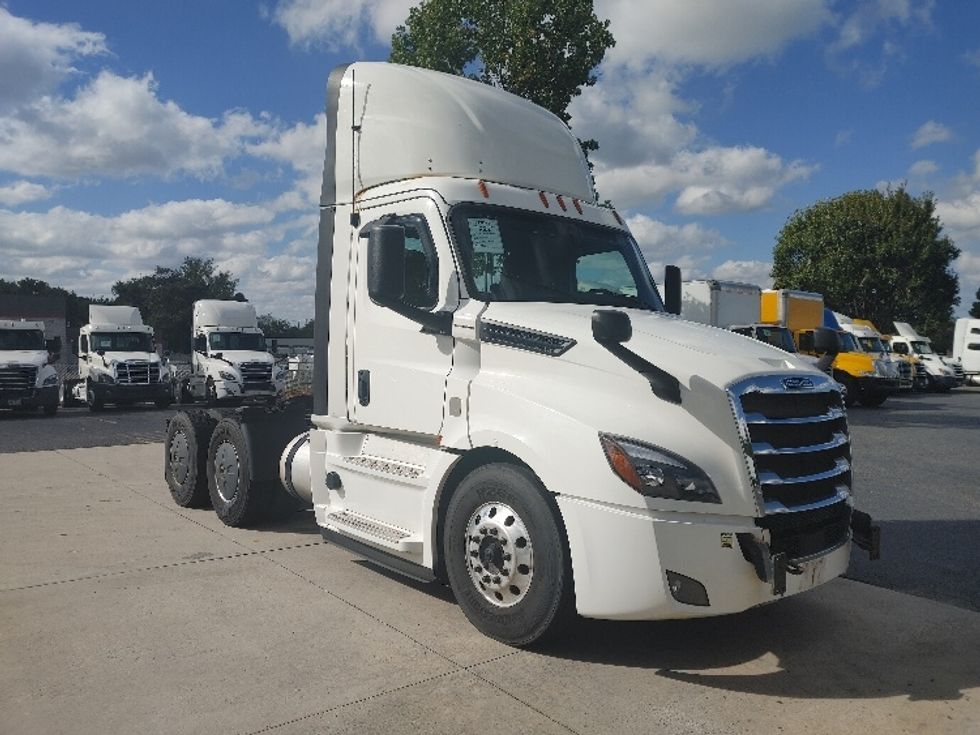 Day Cab Tractor-Heavy Duty Tractors-Freightliner-2020-T12664ST-Concord-NC-724,744\n\t\tmiles-$ 30,750 - Image 1