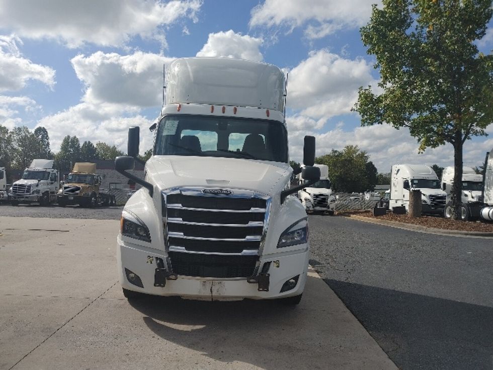 Day Cab Tractor-Heavy Duty Tractors-Freightliner-2020-T12664ST-Concord-NC-724,744\n\t\tmiles-$ 30,750 - Image 2
