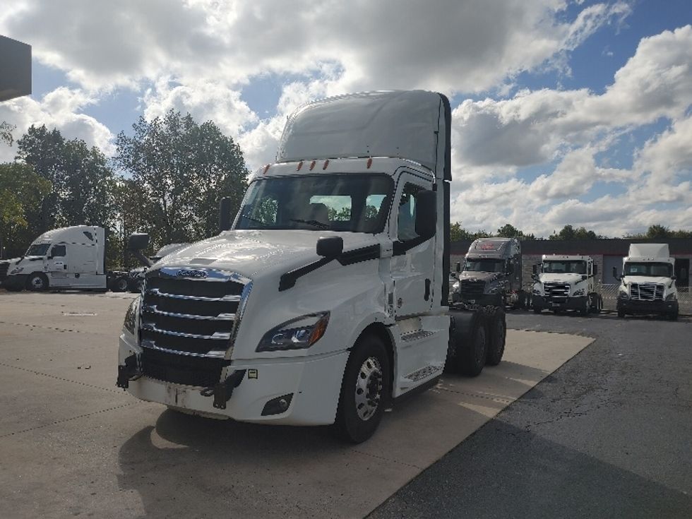 Day Cab Tractor-Heavy Duty Tractors-Freightliner-2020-T12664ST-Concord-NC-724,744\n\t\tmiles-$ 30,750 - Image 3