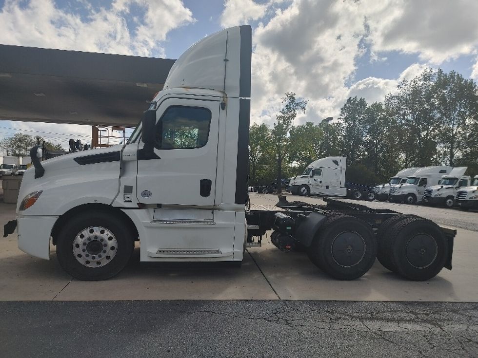 Day Cab Tractor-Heavy Duty Tractors-Freightliner-2020-T12664ST-Concord-NC-724,744\n\t\tmiles-$ 30,750 - Image 4