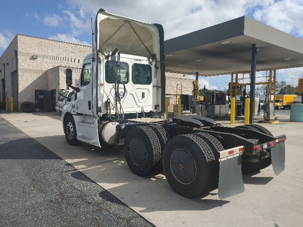 Day Cab Tractor-Heavy Duty Tractors-Freightliner-2020-T12664ST-Concord-NC-724,744\n\t\tmiles-$ 30,750 - Image 5