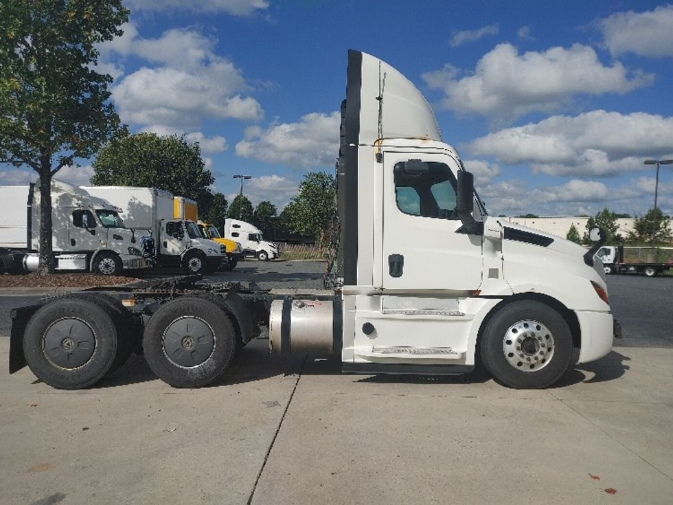 Day Cab Tractor-Heavy Duty Tractors-Freightliner-2020-T12664ST-Concord-NC-724,744\n\t\tmiles-$ 30,750 - Image 8