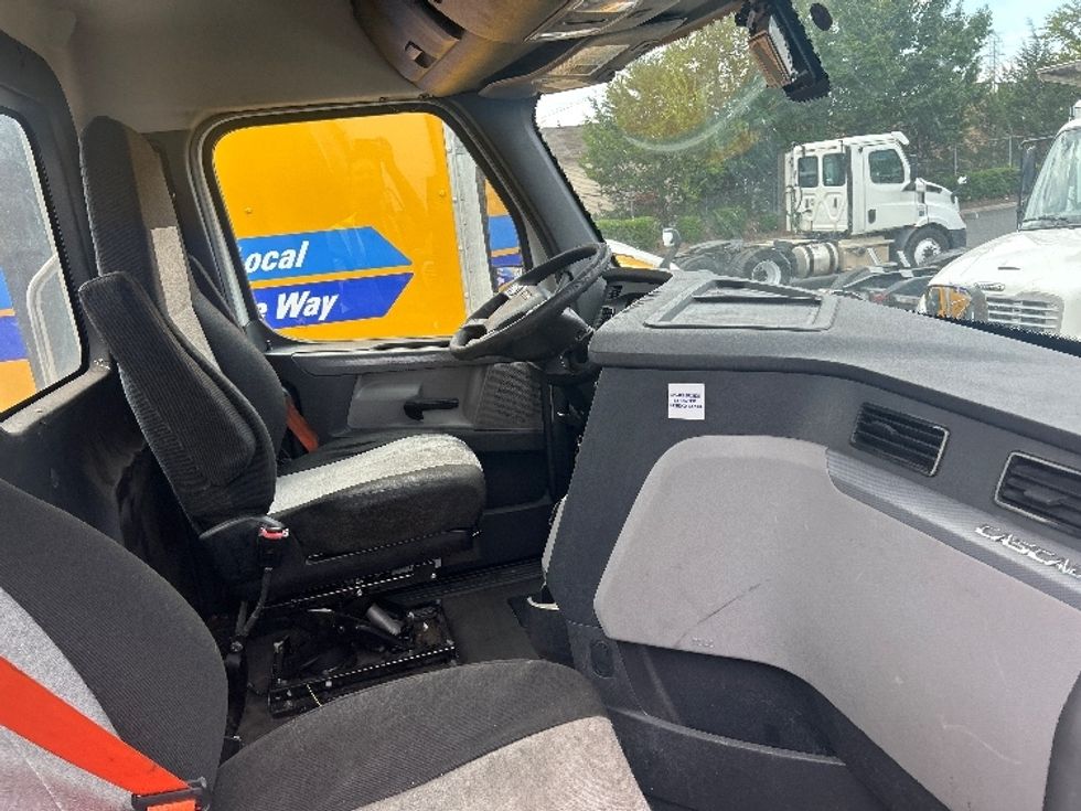 Day Cab Tractor-Heavy Duty Tractors-Freightliner-2020-T12664ST-Concord-NC-732,387\n\t\tmiles-$ 28,000 - Image 14