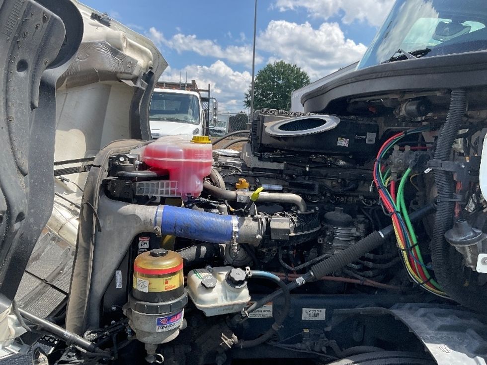 Day Cab Tractor-Heavy Duty Tractors-Freightliner-2020-T12664ST-Concord-NC-732,387\n\t\tmiles-$ 28,000 - Image 16